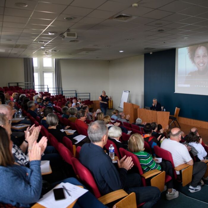 Groupe d'adherent dans un amphi lors de l'assemblée générale VML