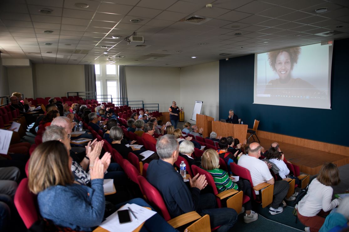 Groupe d'adherent dans un amphi lors de l'assemblée générale VML